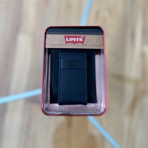 Levi’s Men’s Money Clip Wallet